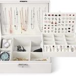 KTMOUW Jewelry Box, 2 Layer Large Jewelry Organizer PU Leather Travel Jewelry Case With Lock Vintage Jewelry Storage Display Case with Removable Tray for Ring Earring Necklace Bracelet Watch, White